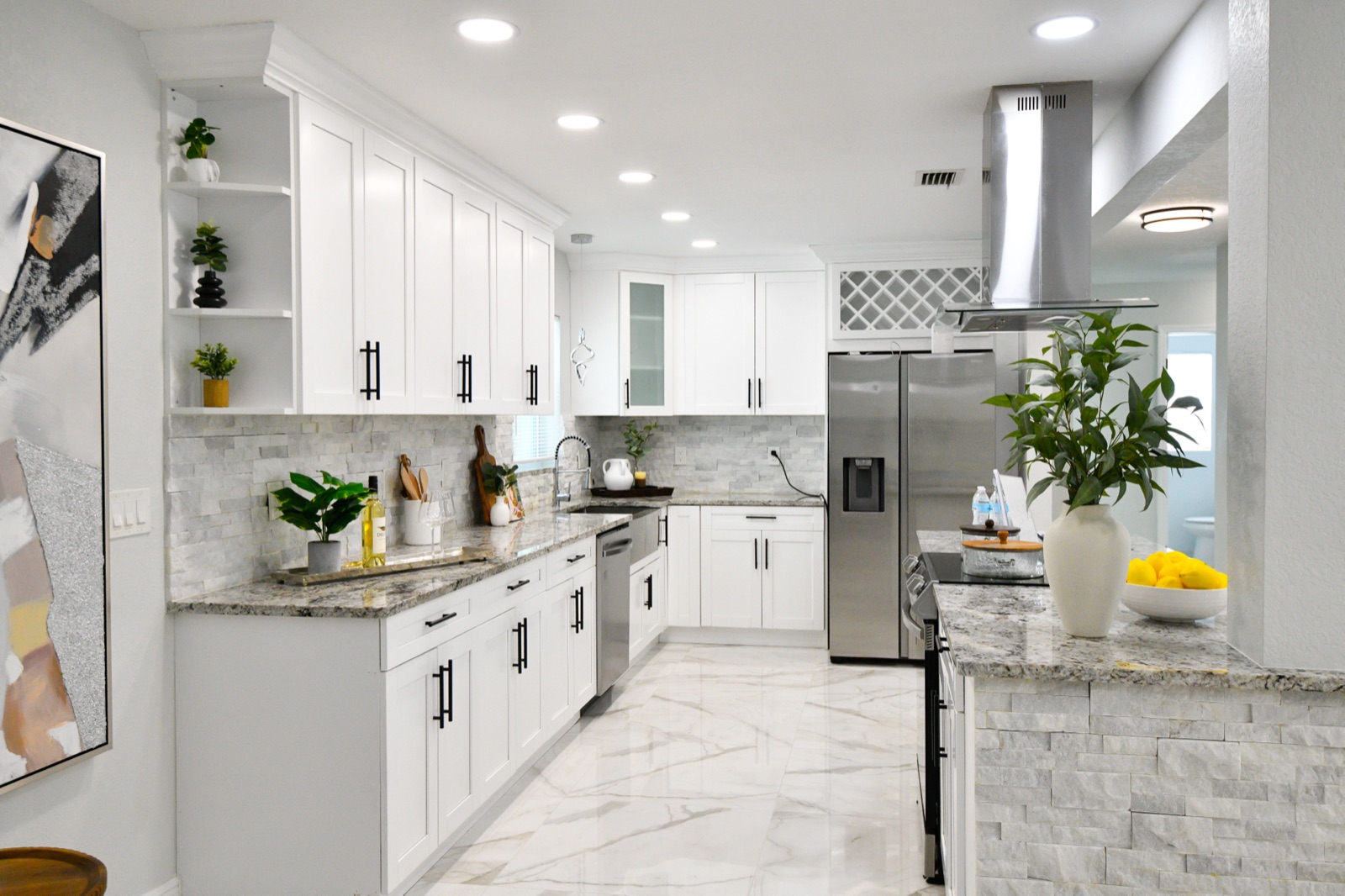 Staged kitchen, Tampa Bay FL